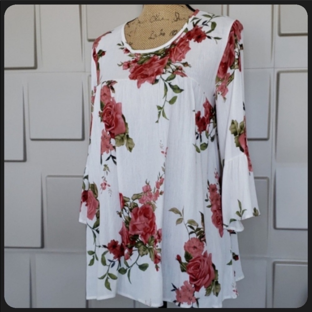 Emberley top blouse cream coral red floral baby doll round neck Size Medium